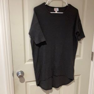 Long, comfortable grey shirt with ribbed stitching